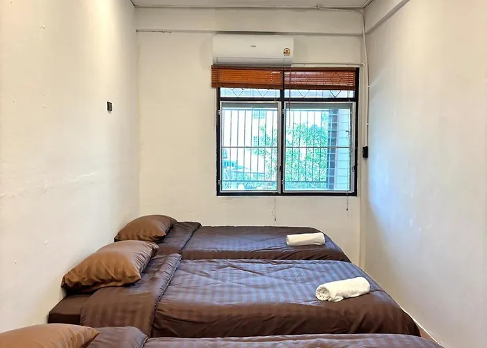 House 300m Mrt 1 Car Park Price Feriehus *