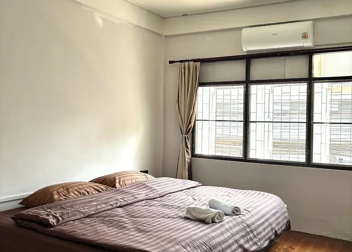 House 300m Mrt 1 Car Park Price *