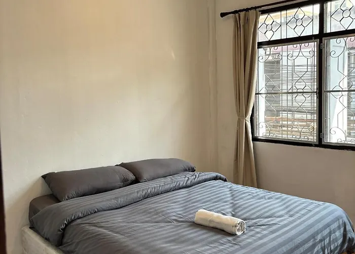 House 300m Mrt 1 Car Park Price