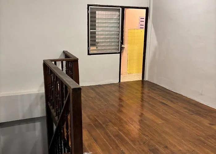 House 300m Mrt 1 Car Park Price 度假居